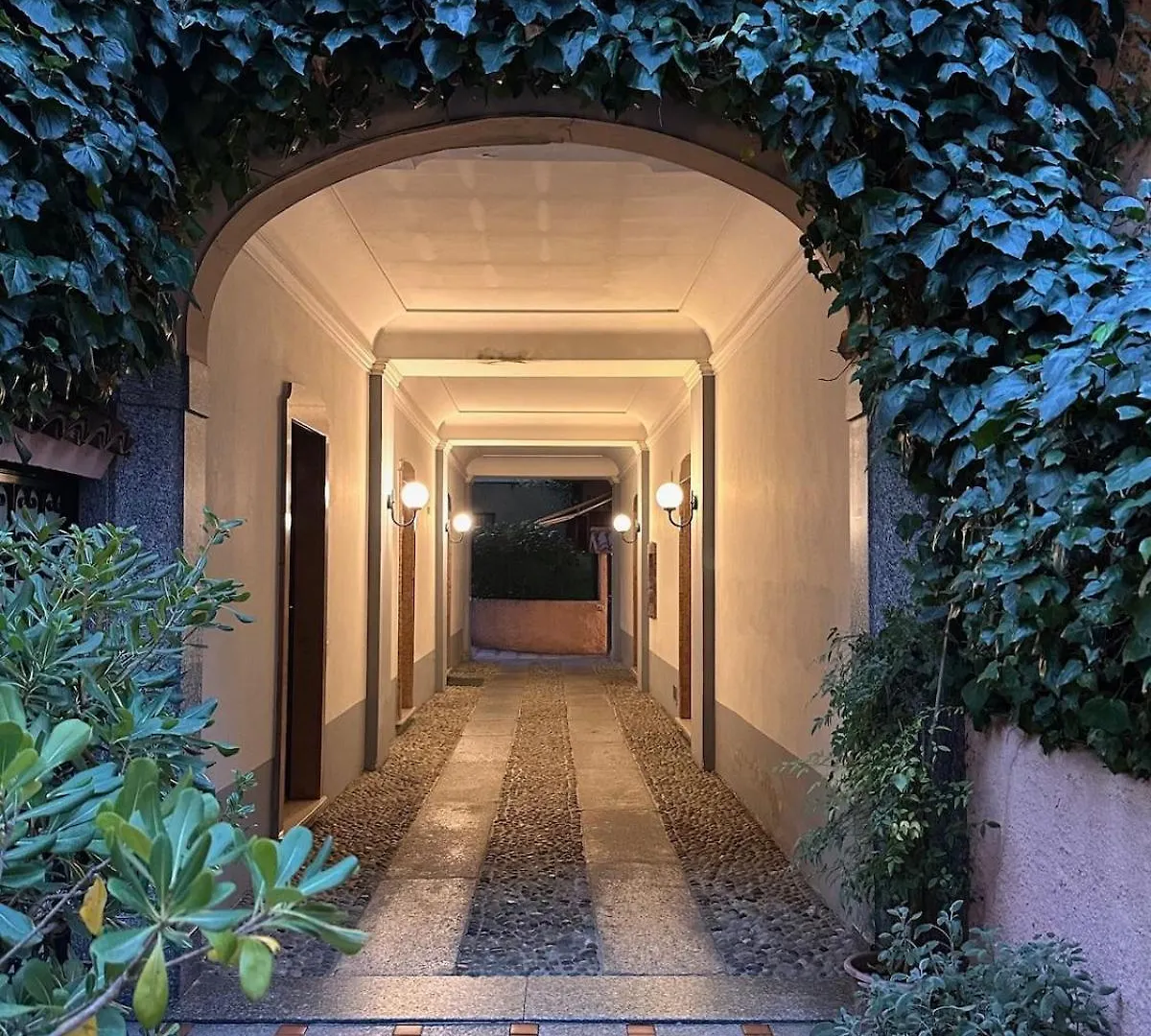 Naviglio Garden Apartment Milan